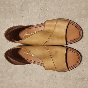 Free People Mont Blanc Asymmetrical Sandals in Tan Leather sz. 38
